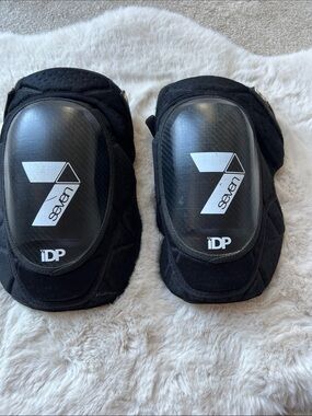 Seven Knee Pads Men Large